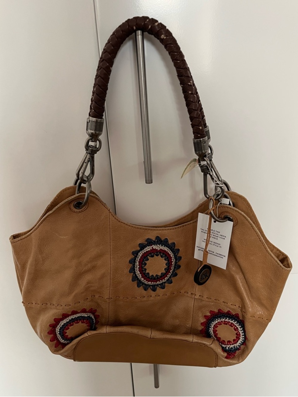 NEW The Sak Indio leather hobo bucket bag braided handles & flower detailing. - Picture 3 of 6